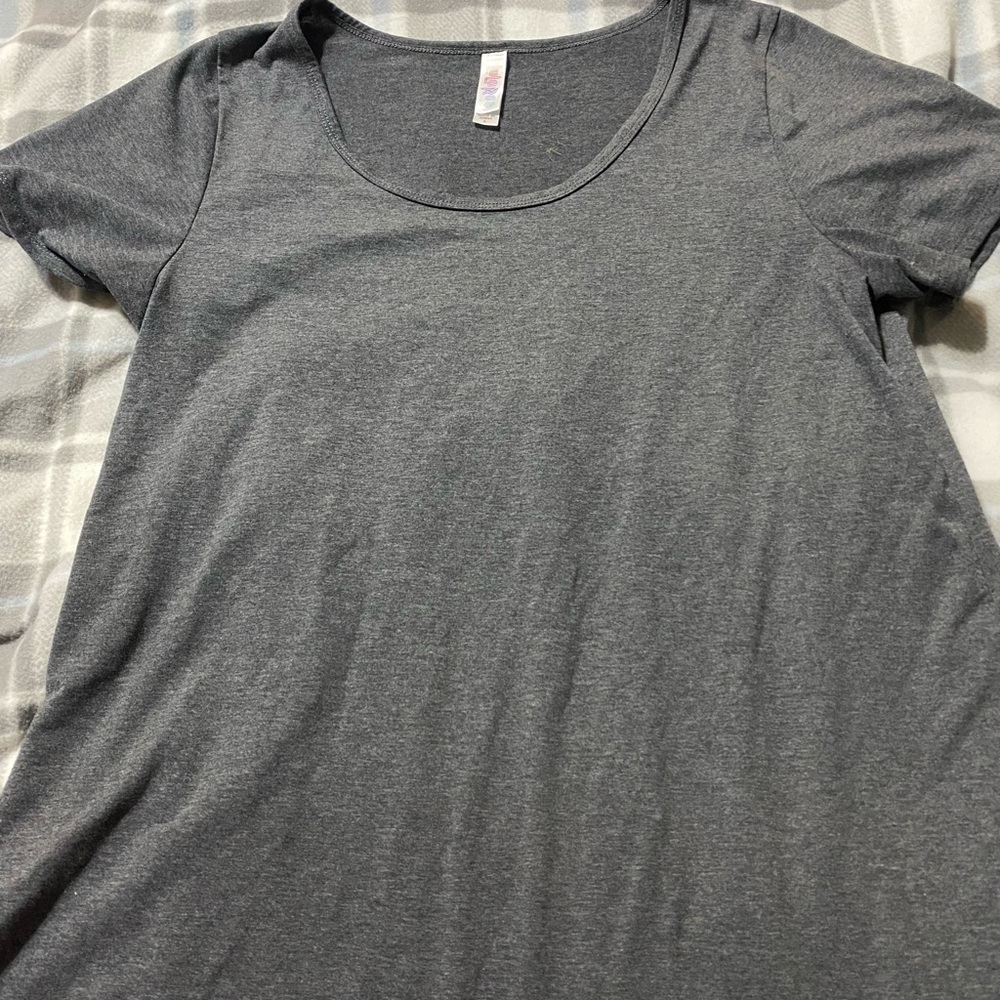 Lularoe solid Classic T.